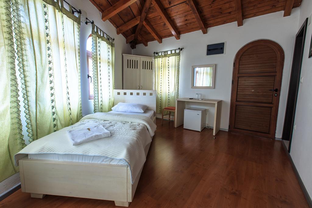 Kula Boutique Hotel Bar Bilik gambar