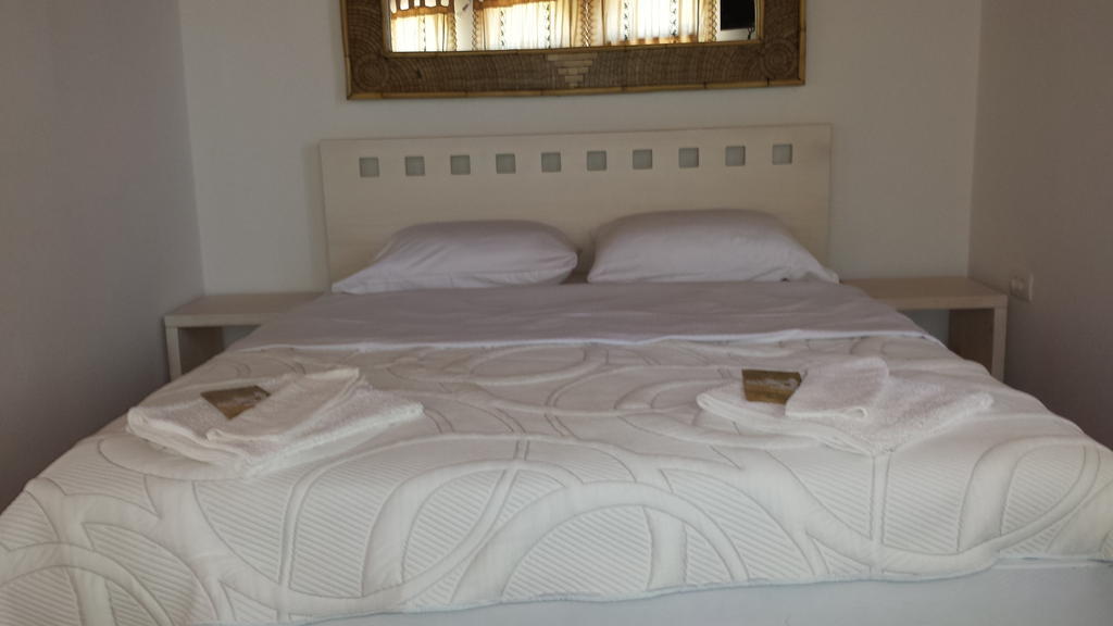 Kula Boutique Hotel Bar Bilik gambar